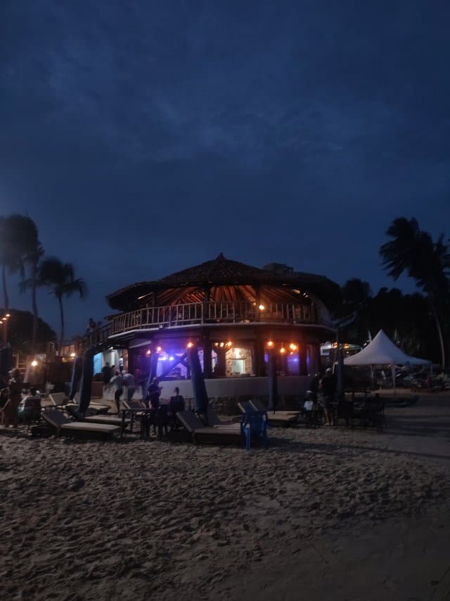 Velero Beach Club