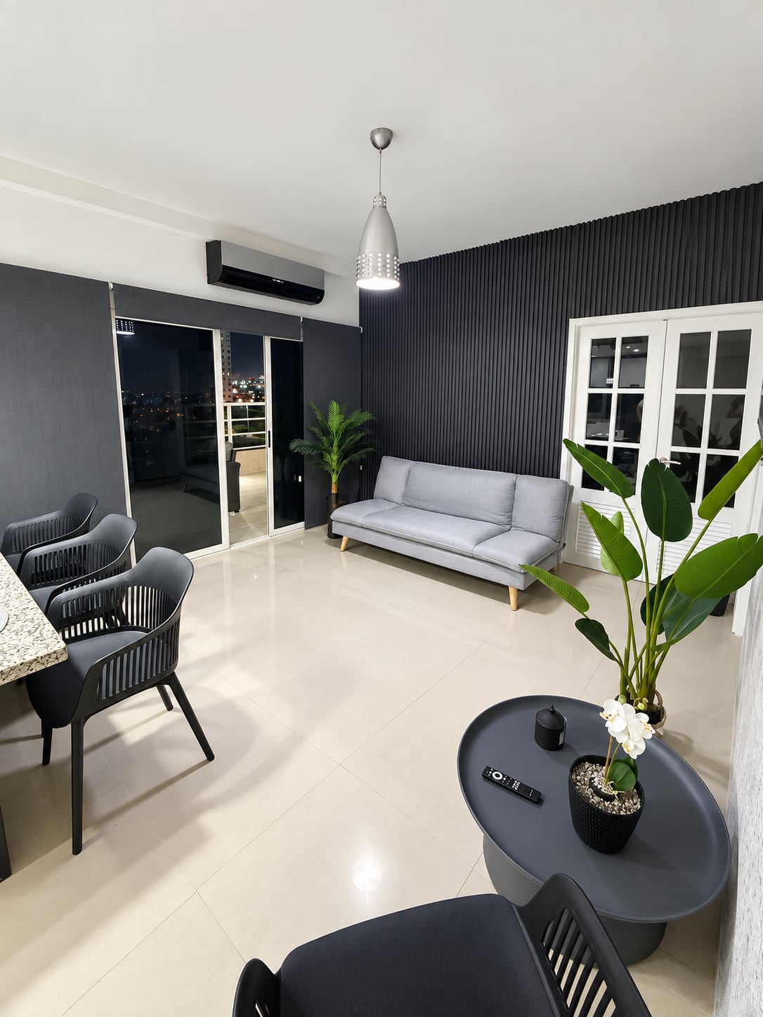 Sala con vista a la terraza, otro ángulo