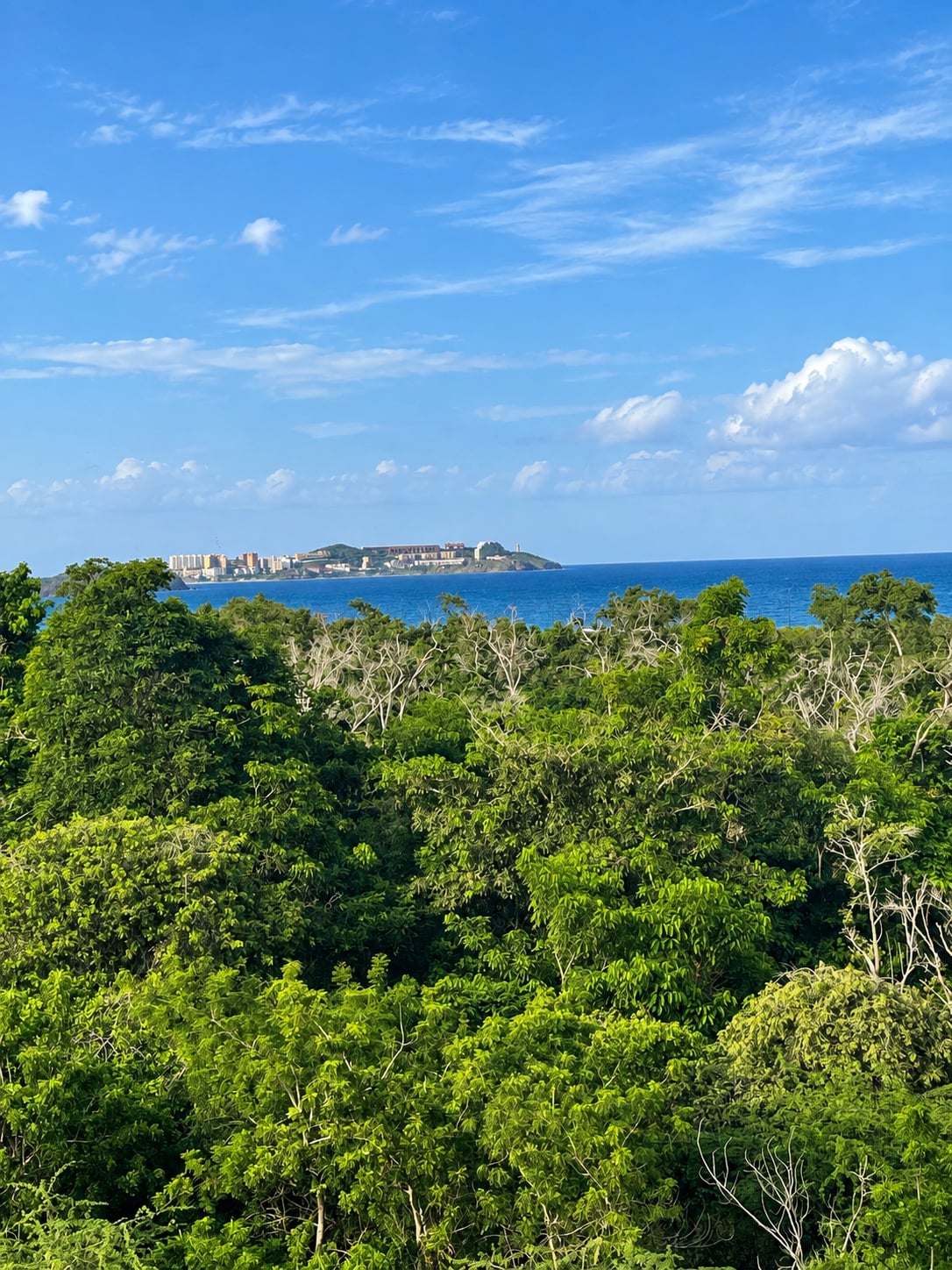 Otra vista panorámica a la laguna y al mar